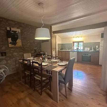 בית נופש Marguerite Maison De Village Paisible Agel